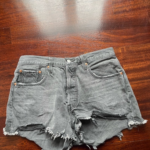 Black Levi’s 501 - Picture 2 of 2